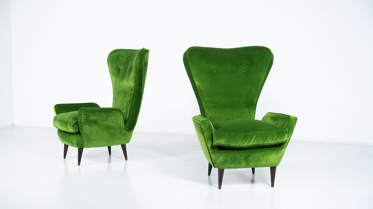 Mid-Century Modern Pair of Italian Armchairs by Emilia Sala and Giorgio Madini, Green Velvet - New Upholstery