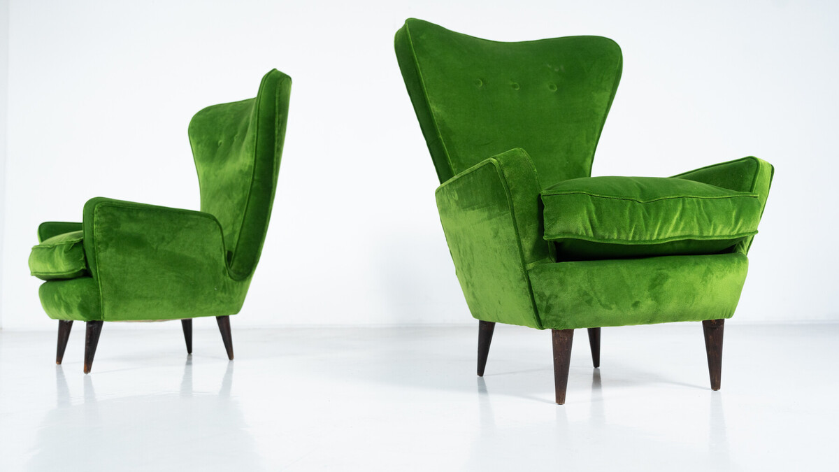 Mid-Century Modern Pair of Italian Armchairs by Emilia Sala and Giorgio Madini, Green Velvet - New Upholstery