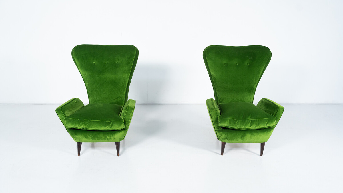Mid-Century Modern Pair of Italian Armchairs by Emilia Sala and Giorgio Madini, Green Velvet - New Upholstery