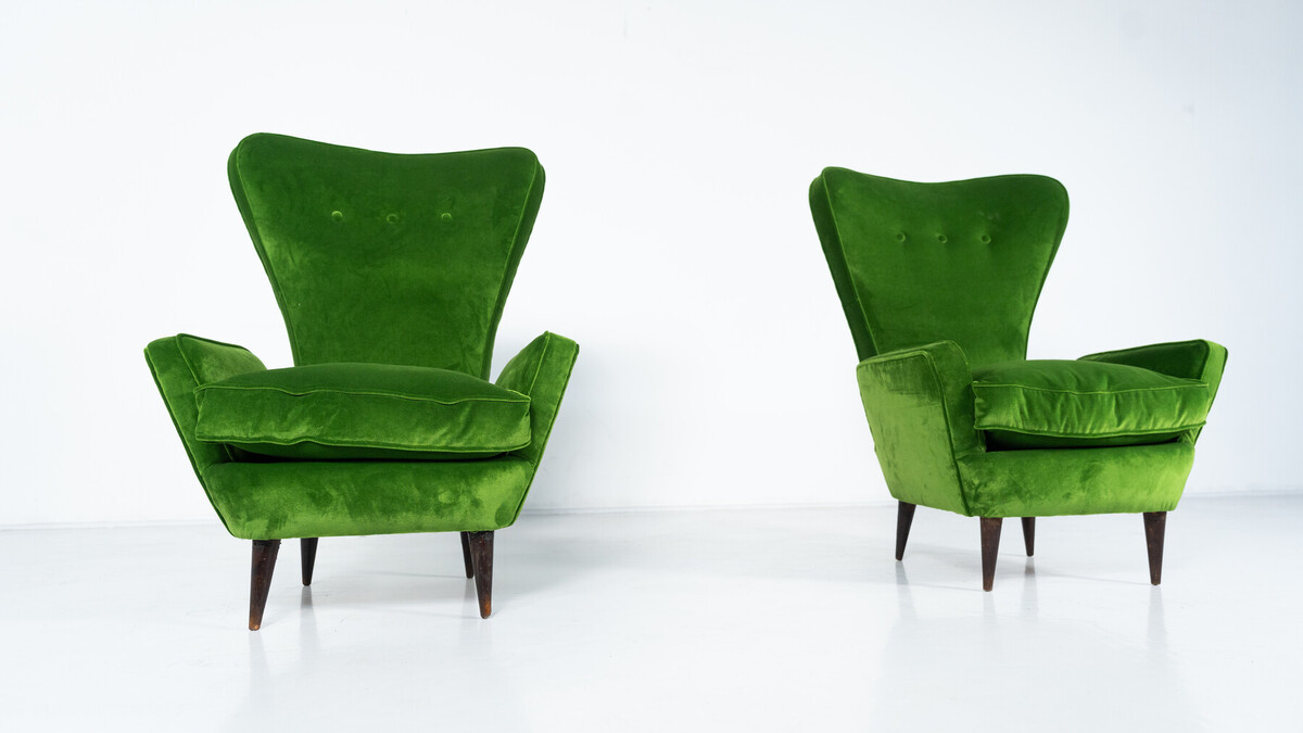 Mid-Century Modern Pair of Italian Armchairs by Emilia Sala and Giorgio Madini, Green Velvet - New Upholstery