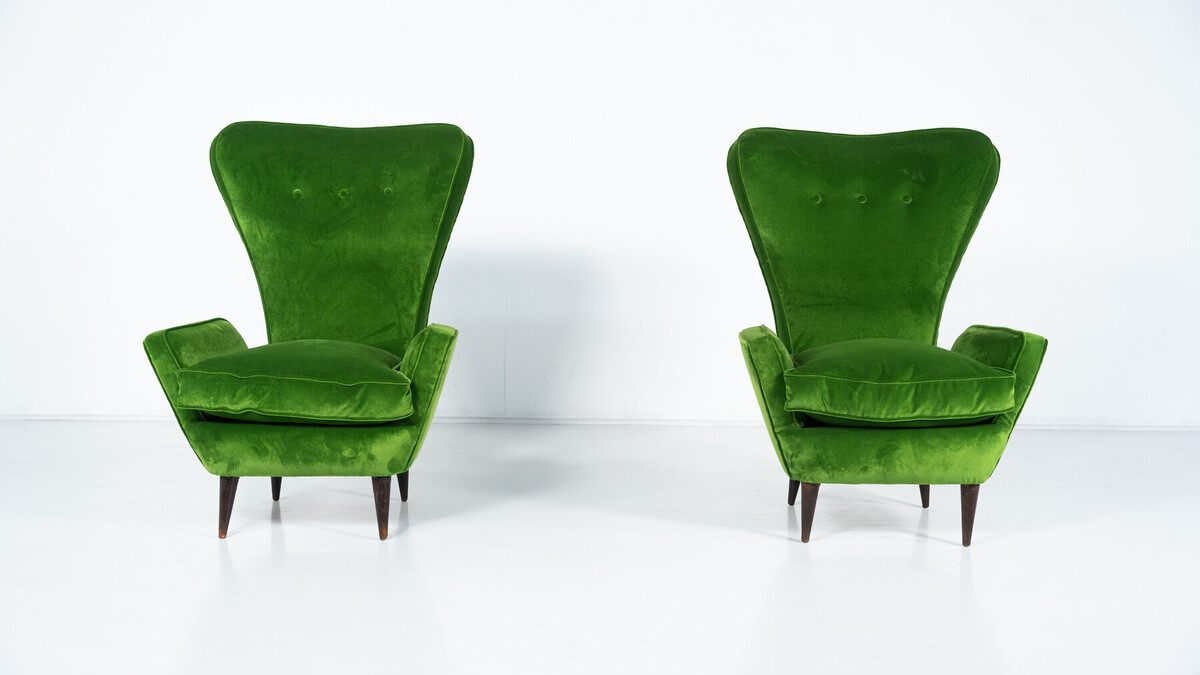 Mid-Century Modern Pair of Italian Armchairs by Emilia Sala and Giorgio Madini, Green Velvet - New Upholstery