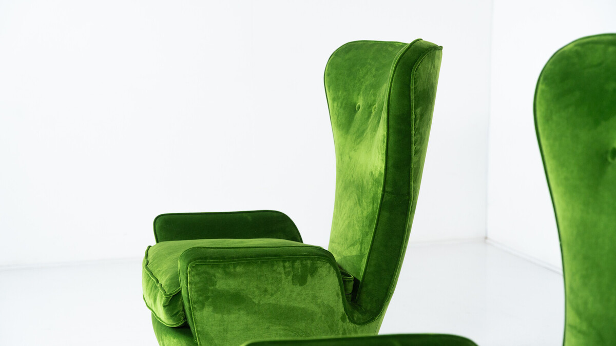 Mid-Century Modern Pair of Italian Armchairs by Emilia Sala and Giorgio Madini, Green Velvet - New Upholstery