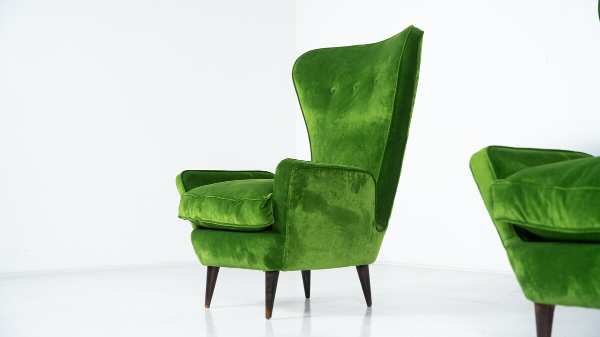 Mid-Century Modern Pair of Italian Armchairs by Emilia Sala and Giorgio Madini, Green Velvet - New Upholstery