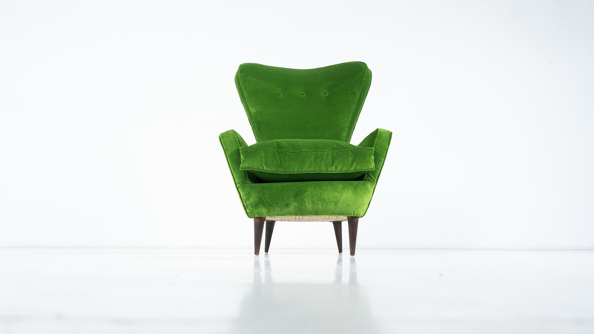 Mid-Century Modern Pair of Italian Armchairs by Emilia Sala and Giorgio Madini, Green Velvet - New Upholstery