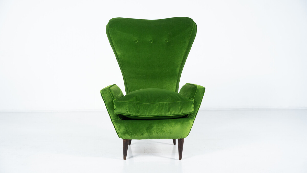 Mid-Century Modern Pair of Italian Armchairs by Emilia Sala and Giorgio Madini, Green Velvet - New Upholstery