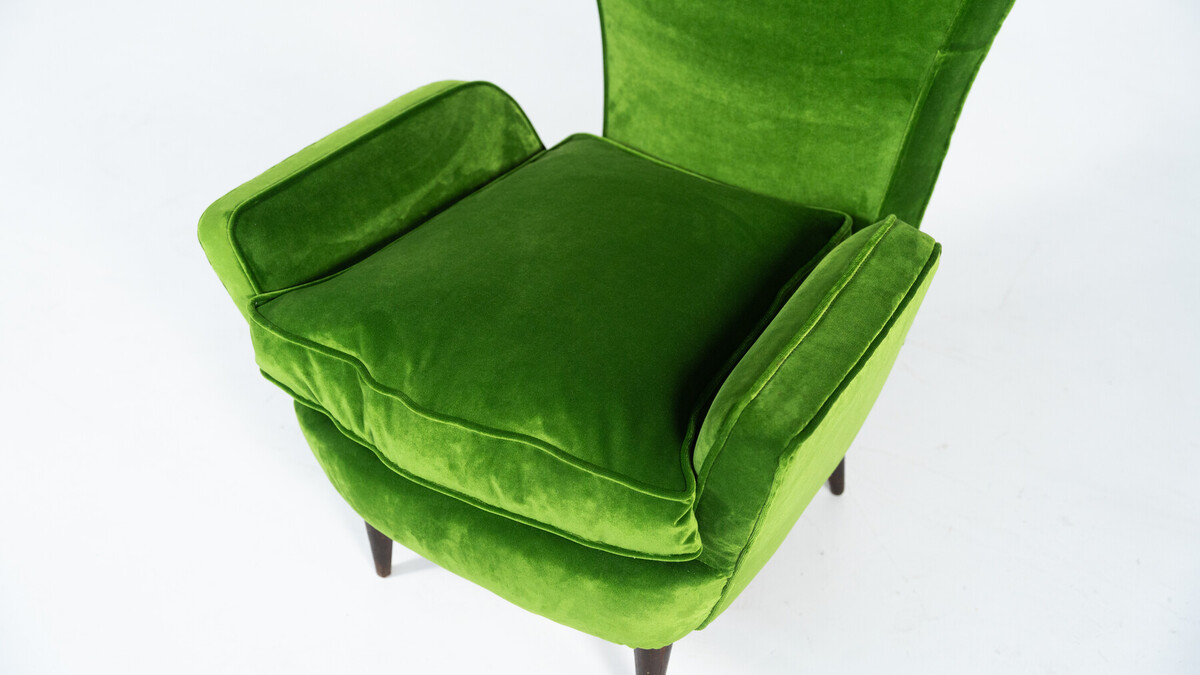 Mid-Century Modern Pair of Italian Armchairs by Emilia Sala and Giorgio Madini, Green Velvet - New Upholstery