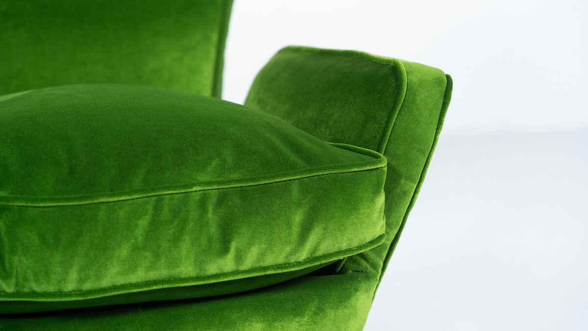 Mid-Century Modern Pair of Italian Armchairs by Emilia Sala and Giorgio Madini, Green Velvet - New Upholstery