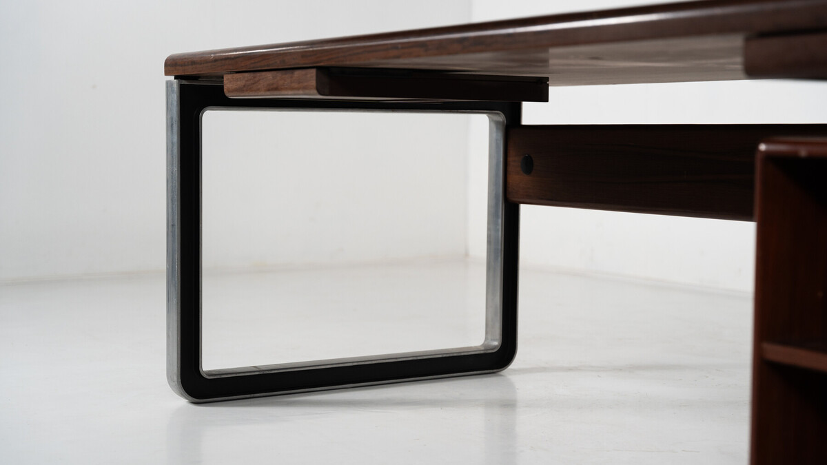 Mid-Century Modern T333 Desk by Oslvado Borsani and Eugenio Gerli for Tecno, Italy, 1975