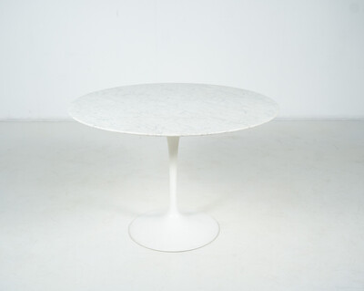 Mid-century Round White Marble Tulip Dining Table in the style of Eero Saarinen for Knoll, Italy, 1960s