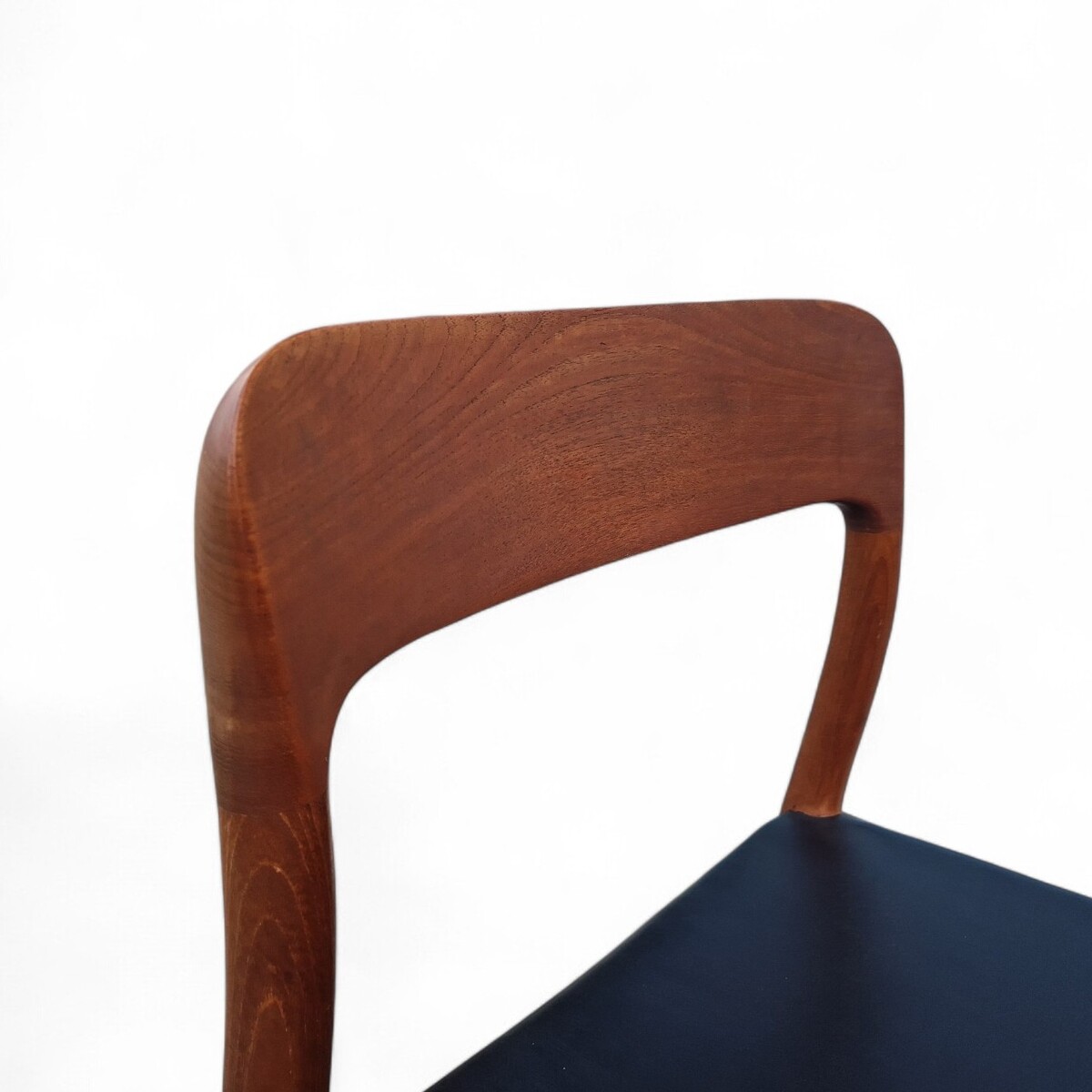 Mid century Set of 6 Scandinavian chairs in teck Mod. 75 by Niels O'Moller, 1960's