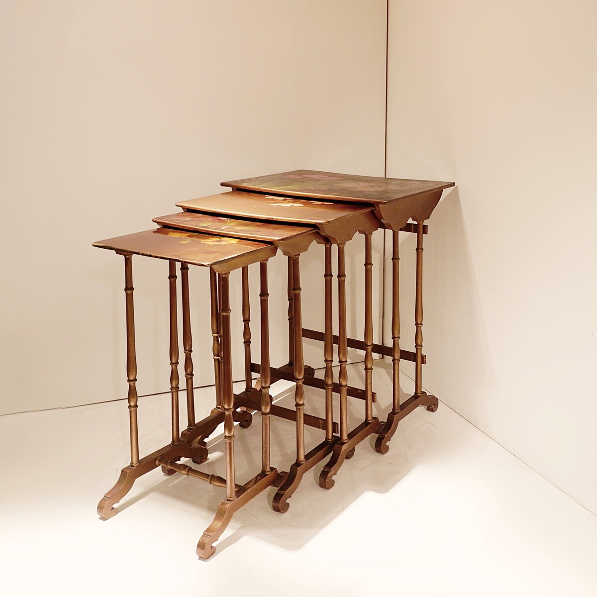 Nesting tables in lacquered wood with tops painted with polychrome flowers 19th