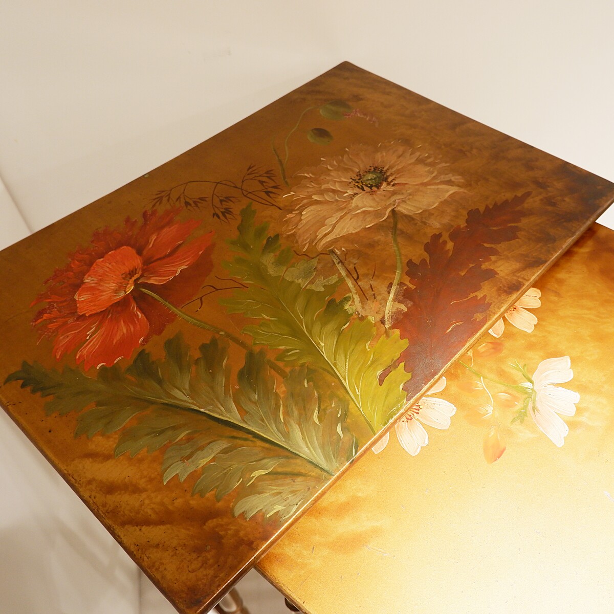 Nesting tables in lacquered wood with tops painted with polychrome flowers 19th
