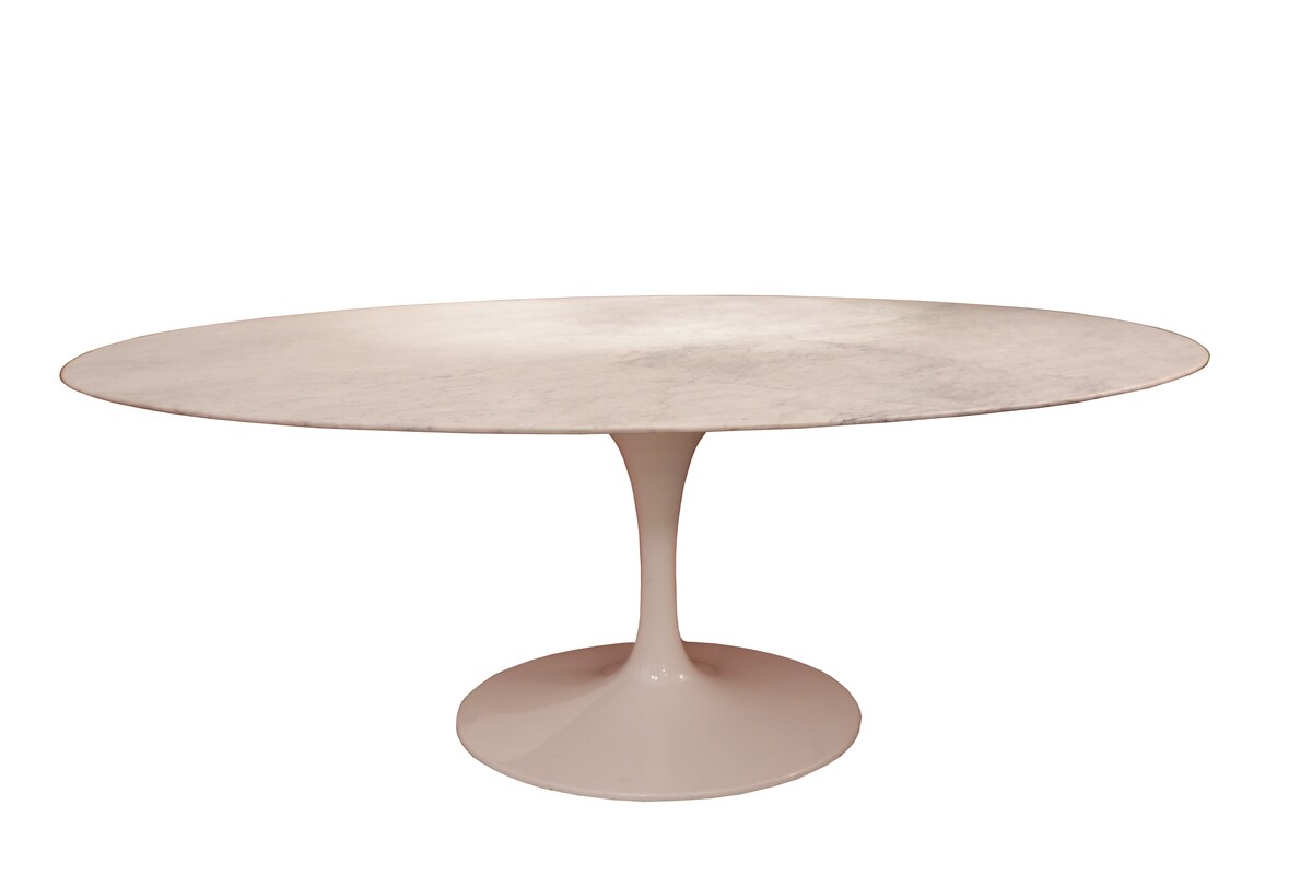 Oval tulip table