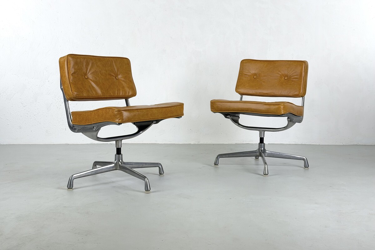 Pair of Intermediates chair ES101 by Charles and Ray Eames for  Herman miller, 1960s