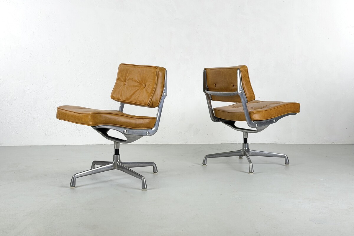 Pair of Intermediates chair ES101 by Charles and Ray Eames for  Herman miller, 1960s