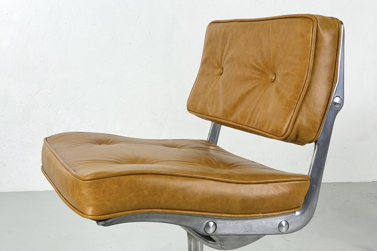 Pair of Intermediates chair ES101 by Charles and Ray Eames for  Herman miller, 1960s