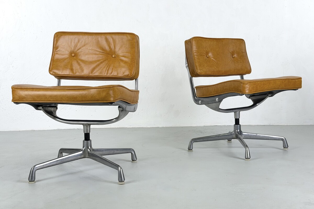 Pair of Intermediates chair ES101 by Charles and Ray Eames for  Herman miller, 1960s