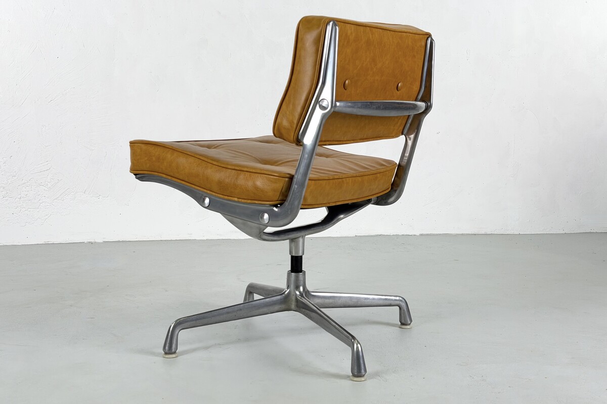 Pair of Intermediates chair ES101 by Charles and Ray Eames for  Herman miller, 1960s