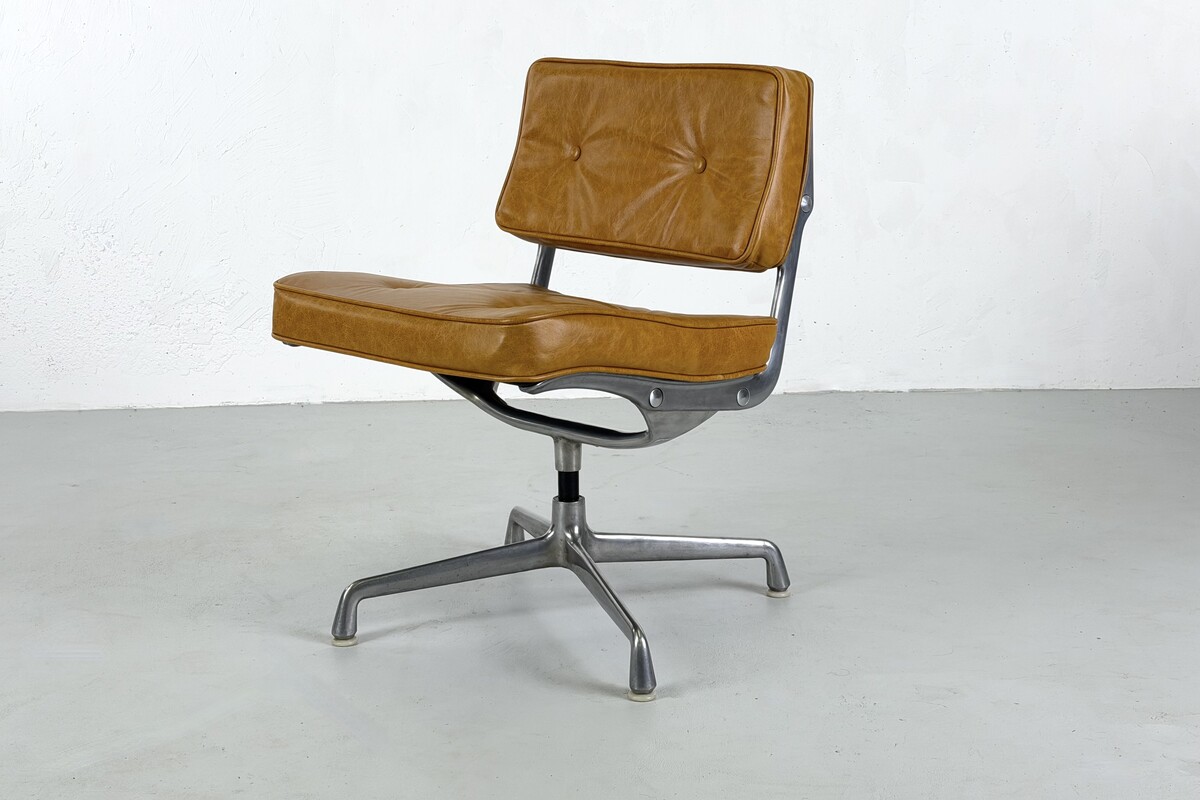 Pair of Intermediates chair ES101 by Charles and Ray Eames for  Herman miller, 1960s