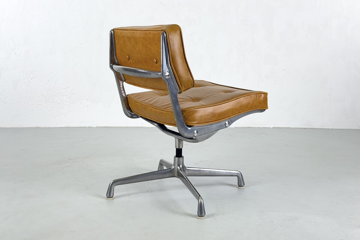Pair of Intermediates chair ES101 by Charles and Ray Eames for  Herman miller, 1960s