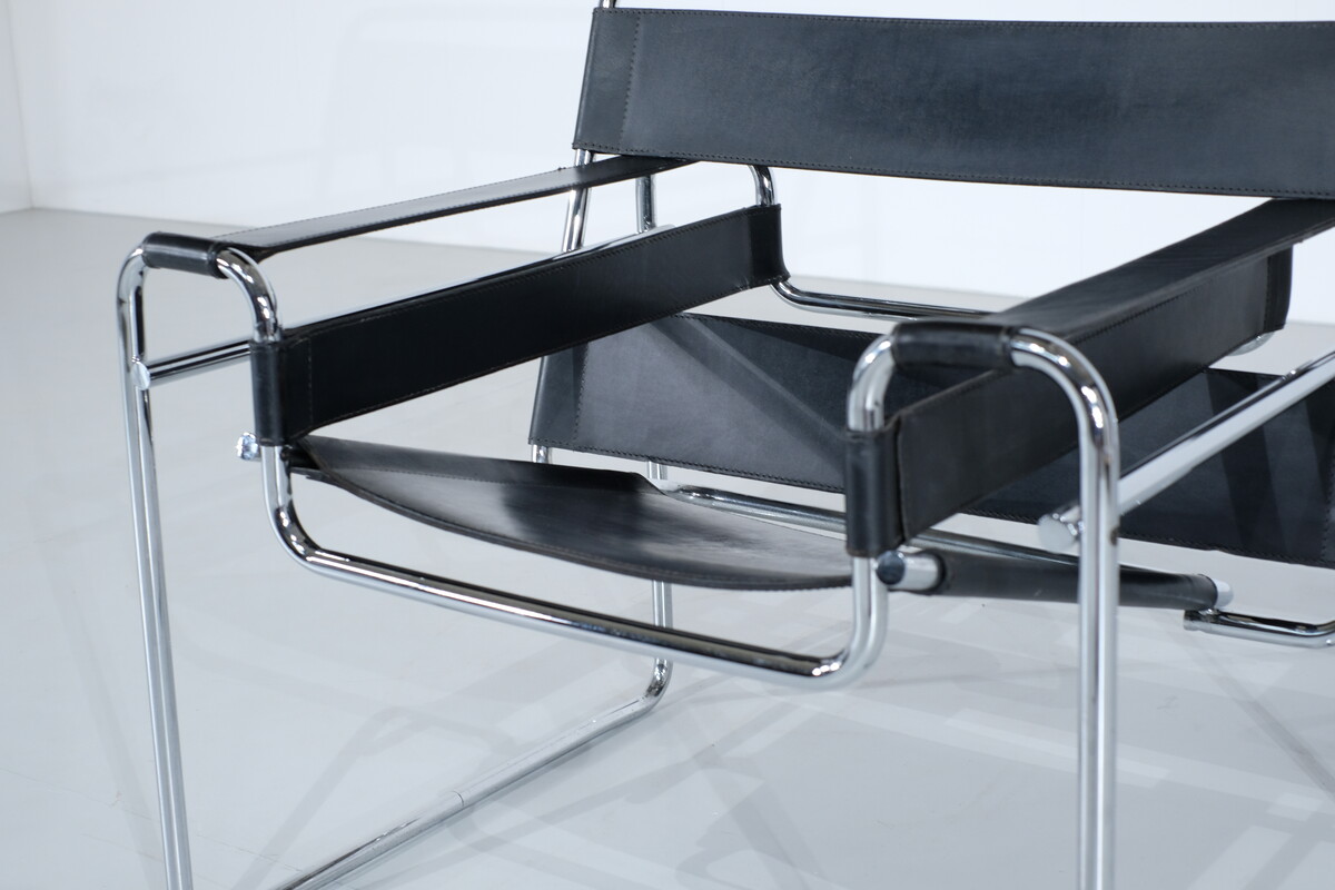 Pair of Wassily Armchairs by Marcel Breuer for Knoll International - 1990s