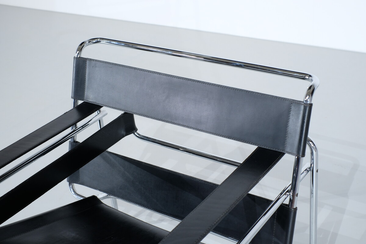 Pair of Wassily Armchairs by Marcel Breuer for Knoll International - 1990s