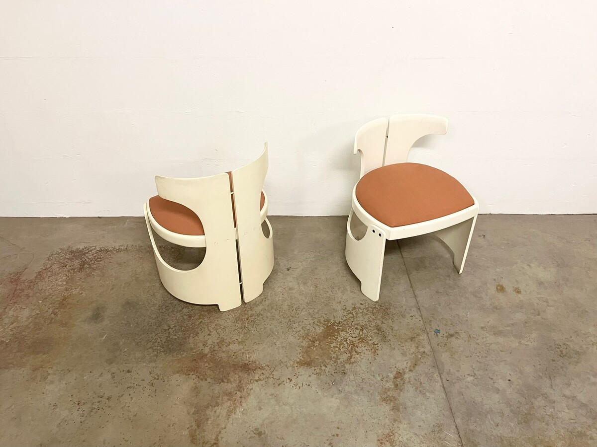 Pair of white lacquered wood chairs with orange seat, Italy, 1970s