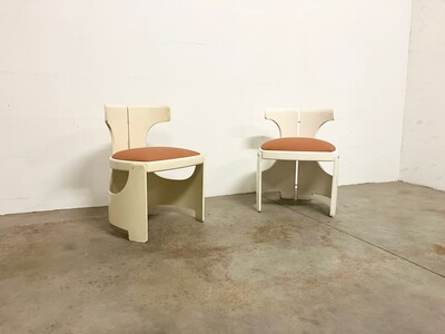 Pair of white lacquered wood chairs with orange seat, Italy, 1970s