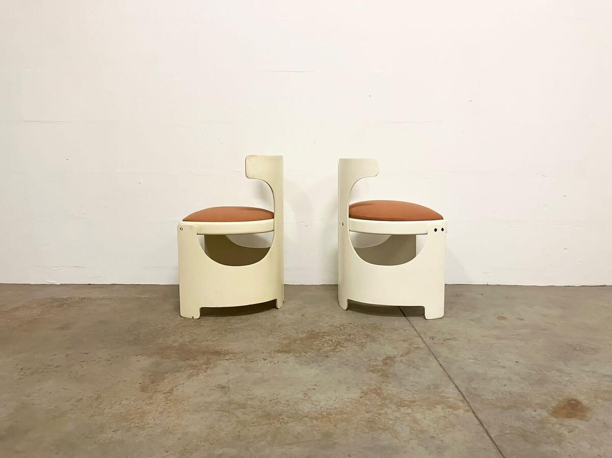 Pair of white lacquered wood chairs with orange seat, Italy, 1970s