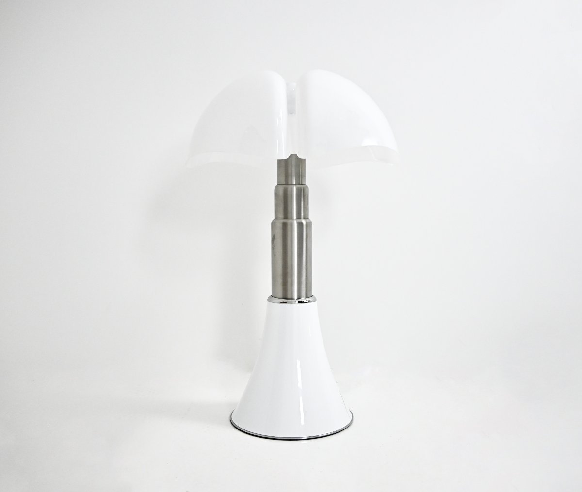 Pipistrello Table Lamp by Gae Aulenti for Martinelli Luce