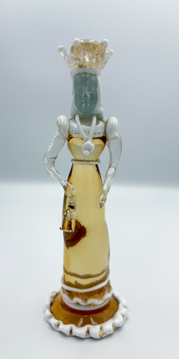 Rare Chess Set Composed of 32 Solid Amber Glass Pieces, finished in white or black pâte de verre, with gold leaf decoration, Pauly & C, Murano, 1930s