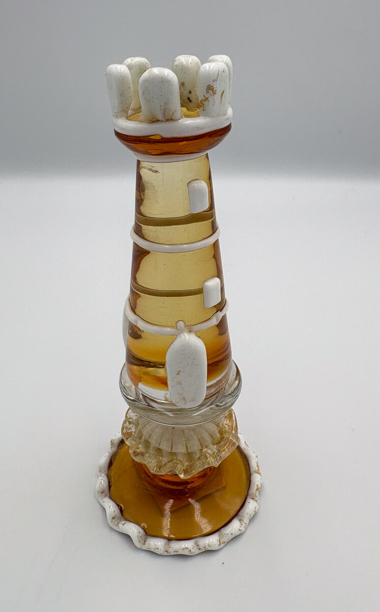 Rare Chess Set Composed of 32 Solid Amber Glass Pieces, finished in white or black pâte de verre, with gold leaf decoration, Pauly & C, Murano, 1930s