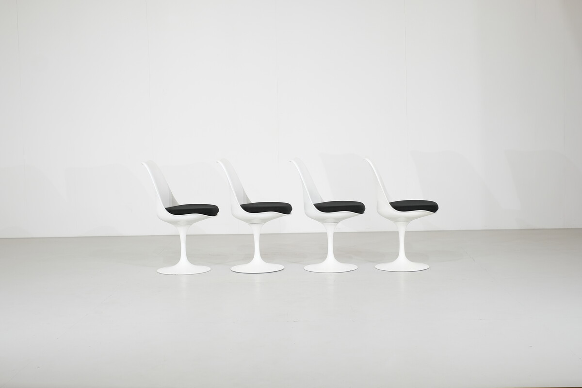 Set of 4 pivoting tulip chairs by Eero Saarinen For Knoll - 1960s