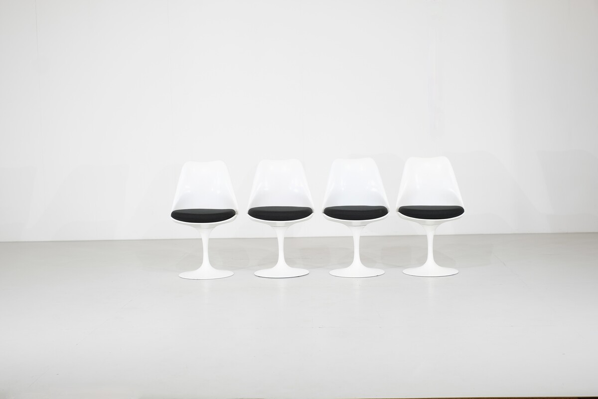 Set of 4 pivoting tulip chairs by Eero Saarinen For Knoll - 1960s