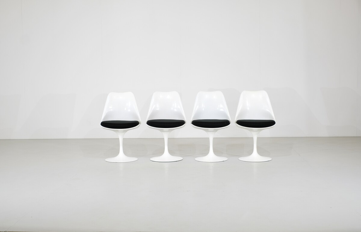 Set of 4 pivoting tulip chairs by Eero Saarinen For Knoll - 1960s
