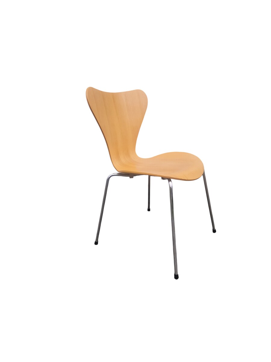 Set of 5 ant chairs model 3107 by Arne Jacobsen for Fritz Hansen, 97-98