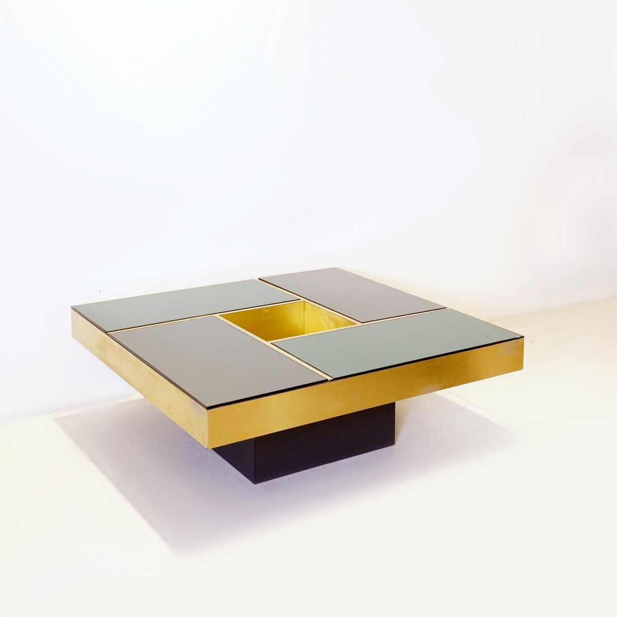 'Shilling' coffee table by Giovanni Ausenda, Guido Baldo Grossi & Gianni Gavioli for NY Form of Bologna. 1970s
