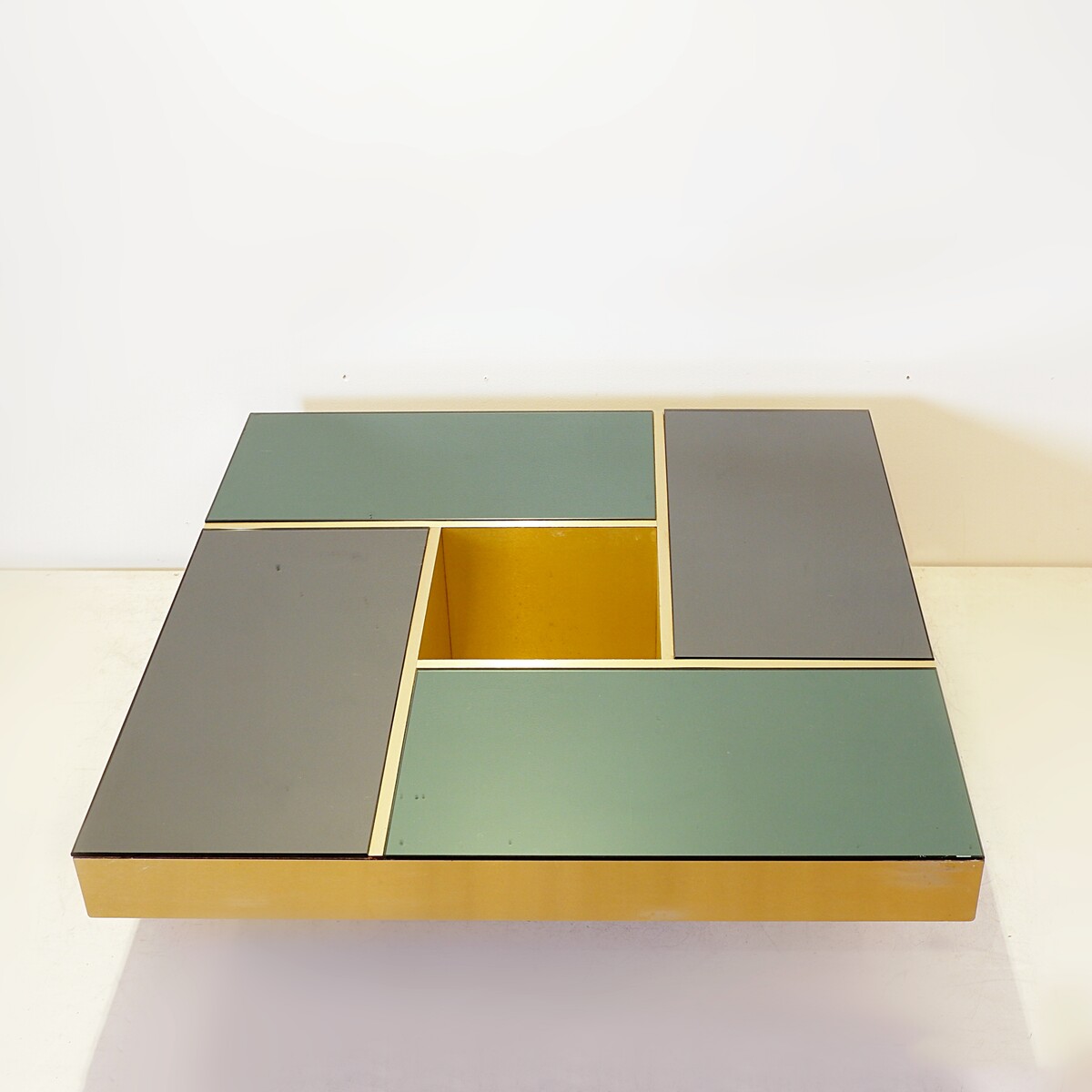 'Shilling' coffee table by Giovanni Ausenda, Guido Baldo Grossi & Gianni Gavioli for NY Form of Bologna. 1970s