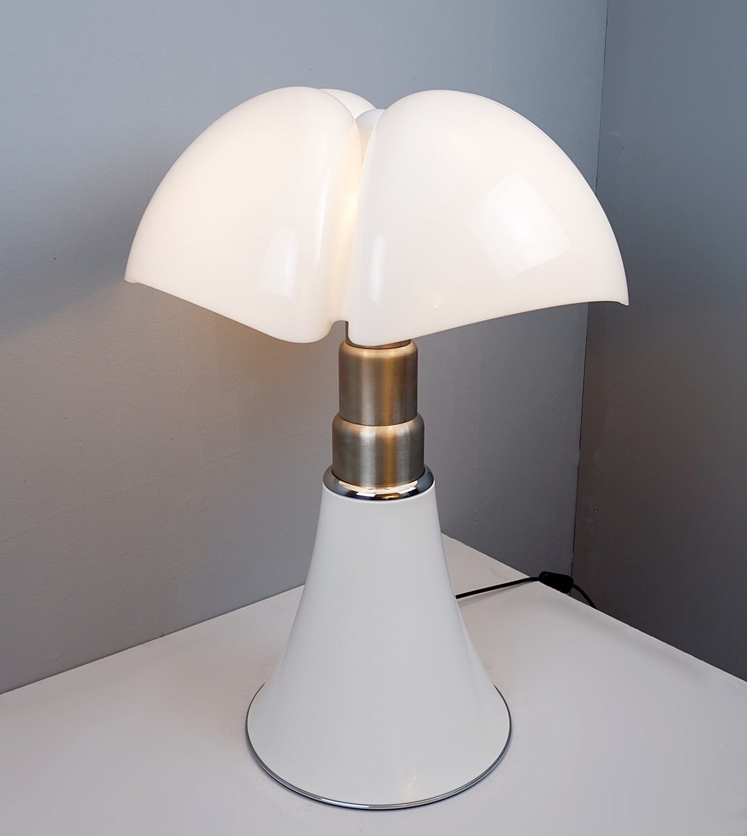 Lampe vintage Pipistrello de Gae AULENTI