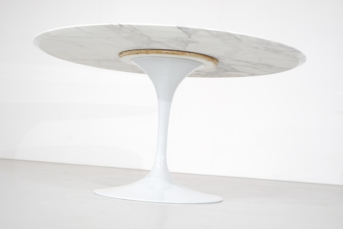 Tulip dinging table by Eero Saarinen for Knoll International - 1960s