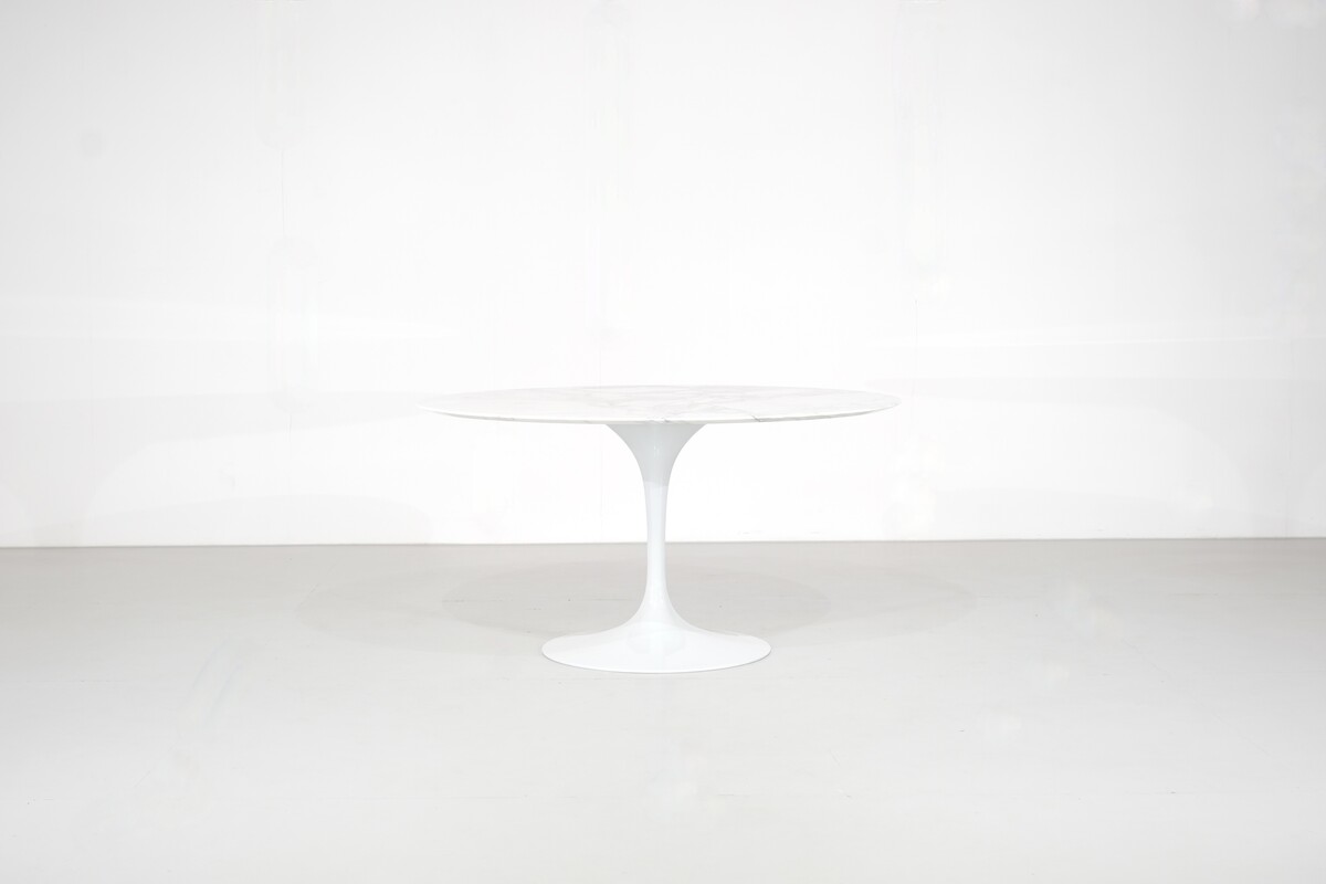 Tulip dinging table by Eero Saarinen for Knoll International - 1960s