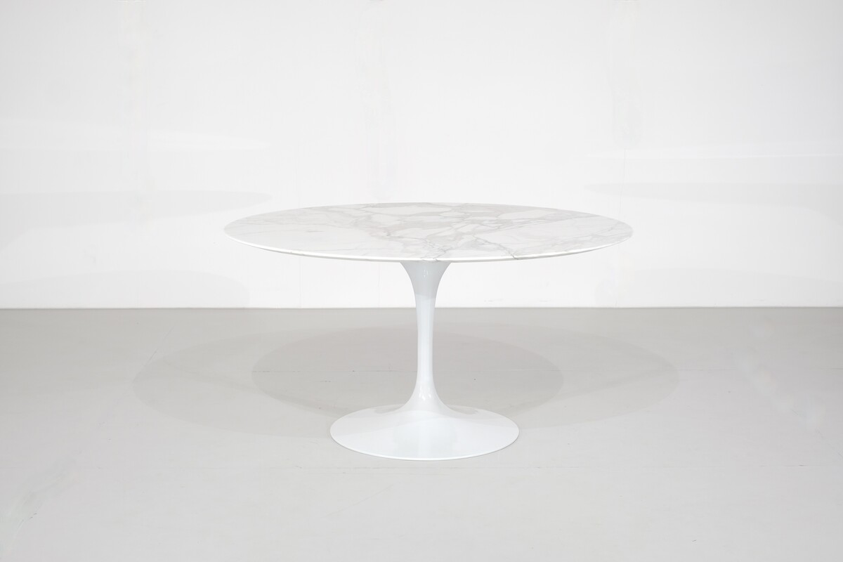 Tulip dinging table by Eero Saarinen for Knoll International - 1960s