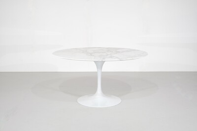 Tulip dinging table by Eero Saarinen for Knoll International - 1960s
