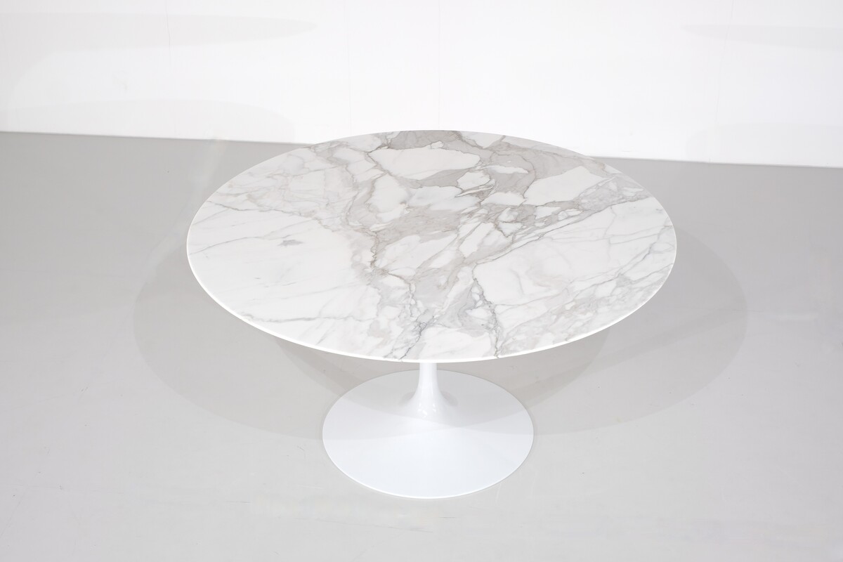 Tulip dinging table by Eero Saarinen for Knoll International - 1960s