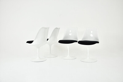 Tulip Dining Chairs by Eero Saarinen for Knoll International , 1970s, set of 4