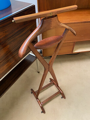 Valet (clothes butler) by Ico & Luisa Parisi, Fratelli Reguitti edition, circa 1960.