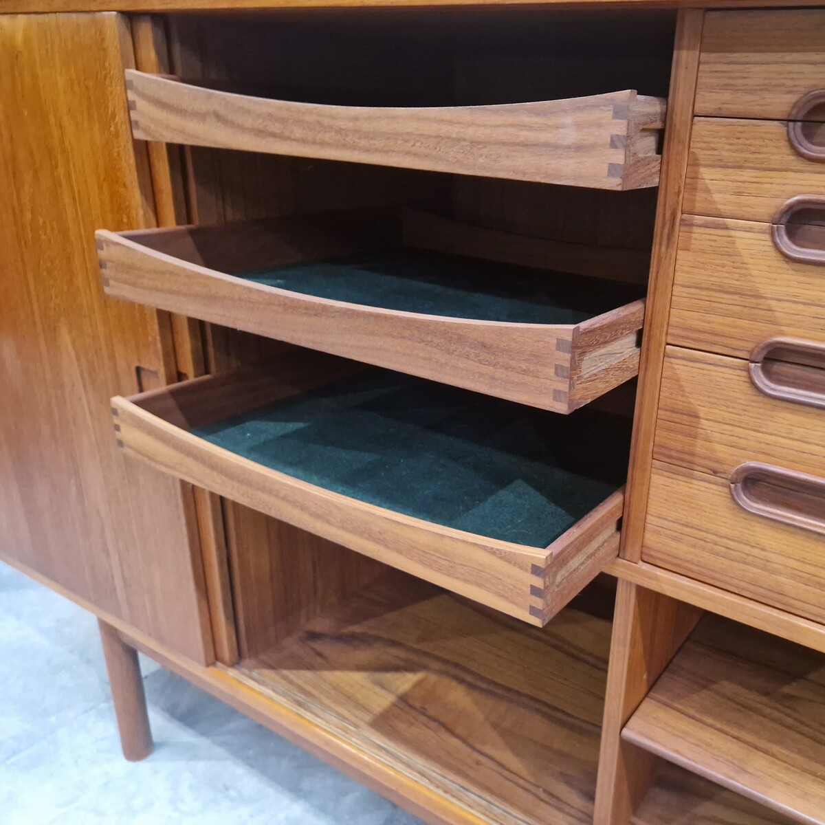 Very low teak vintage danish sideboard, ideal flat screen cabinet, 2 sliding doors, 6 drawers