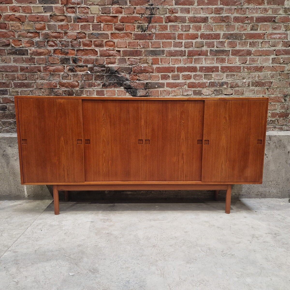 Very low teak vintage danish sideboard, ideal flat screen cabinet, 2 sliding doors, 6 drawers