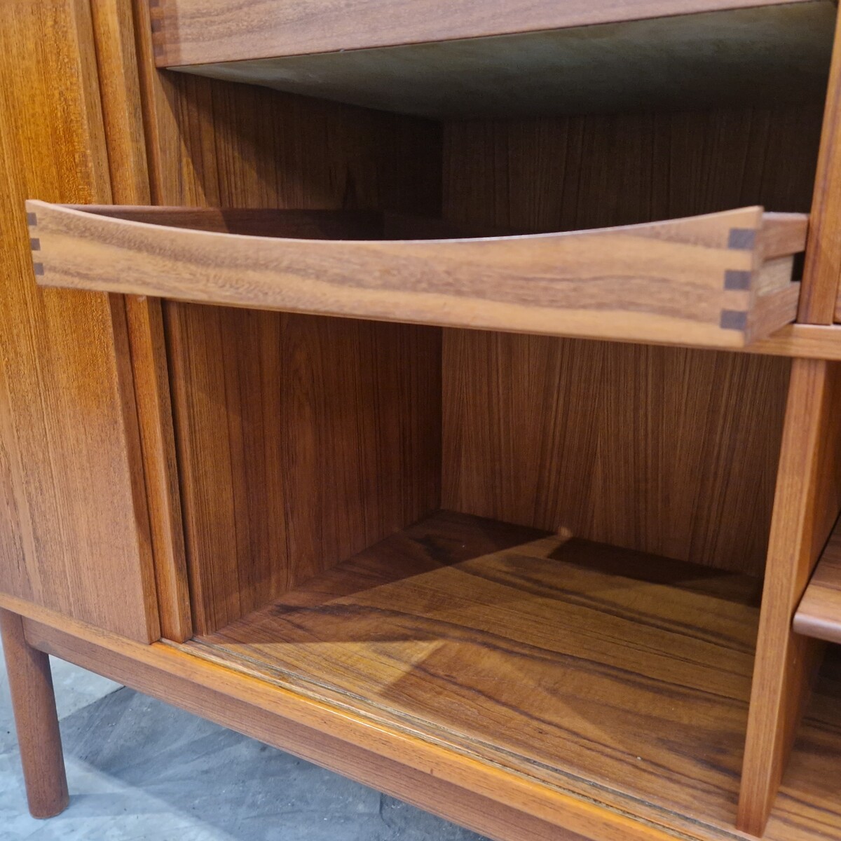 Very low teak vintage danish sideboard, ideal flat screen cabinet, 2 sliding doors, 6 drawers