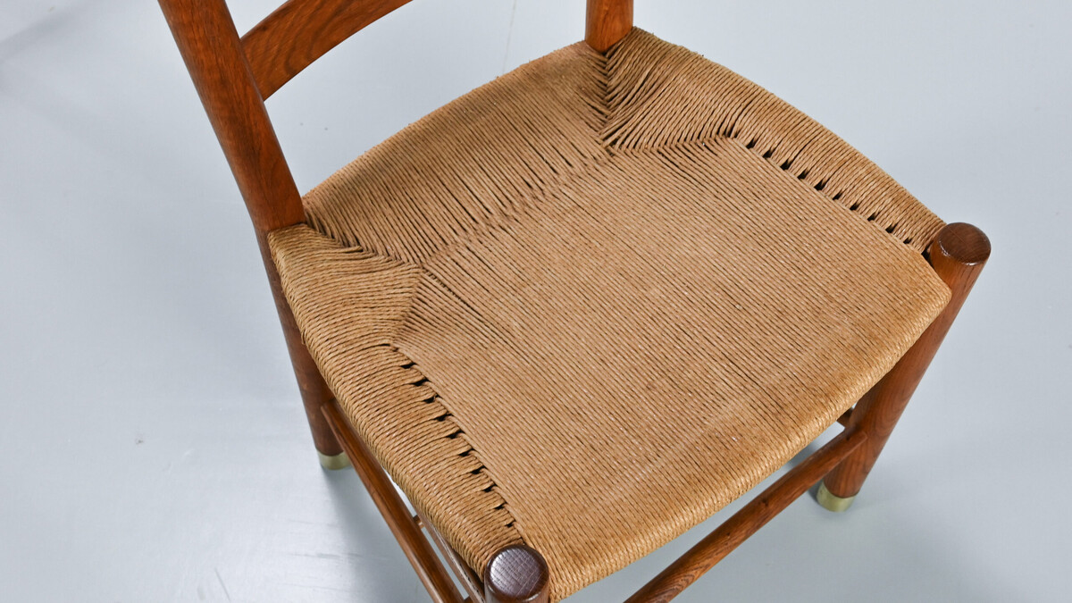 Viggo Hardie-Fischer, set of 6 Danish “Church Chairs” in oak for Sorø Møbelfabrik. 1950s